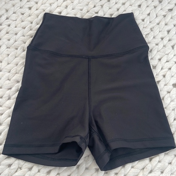 WeWoreWhat Biker Shorts Size XS - Picture 1 of 2